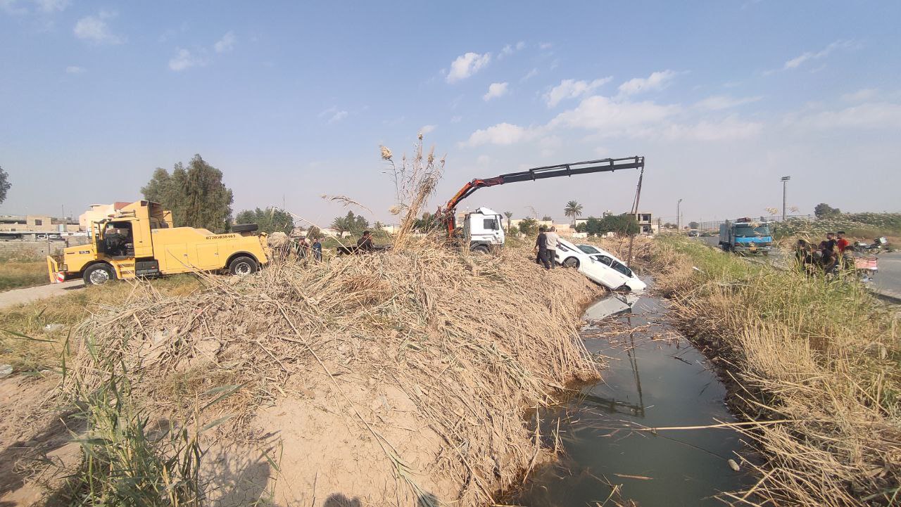 خانقين: تقود “إمبالا” مسرعة.. امرأة تسقط مع طفلها في النهر (صور)
