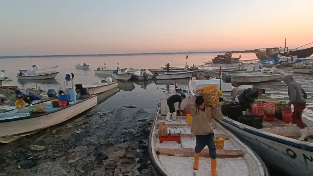 صيادو البصرة لـ964: هذا ما يجري خلال رحلاتنا في الخليج.. وسفننا تبحر حتى السعودية