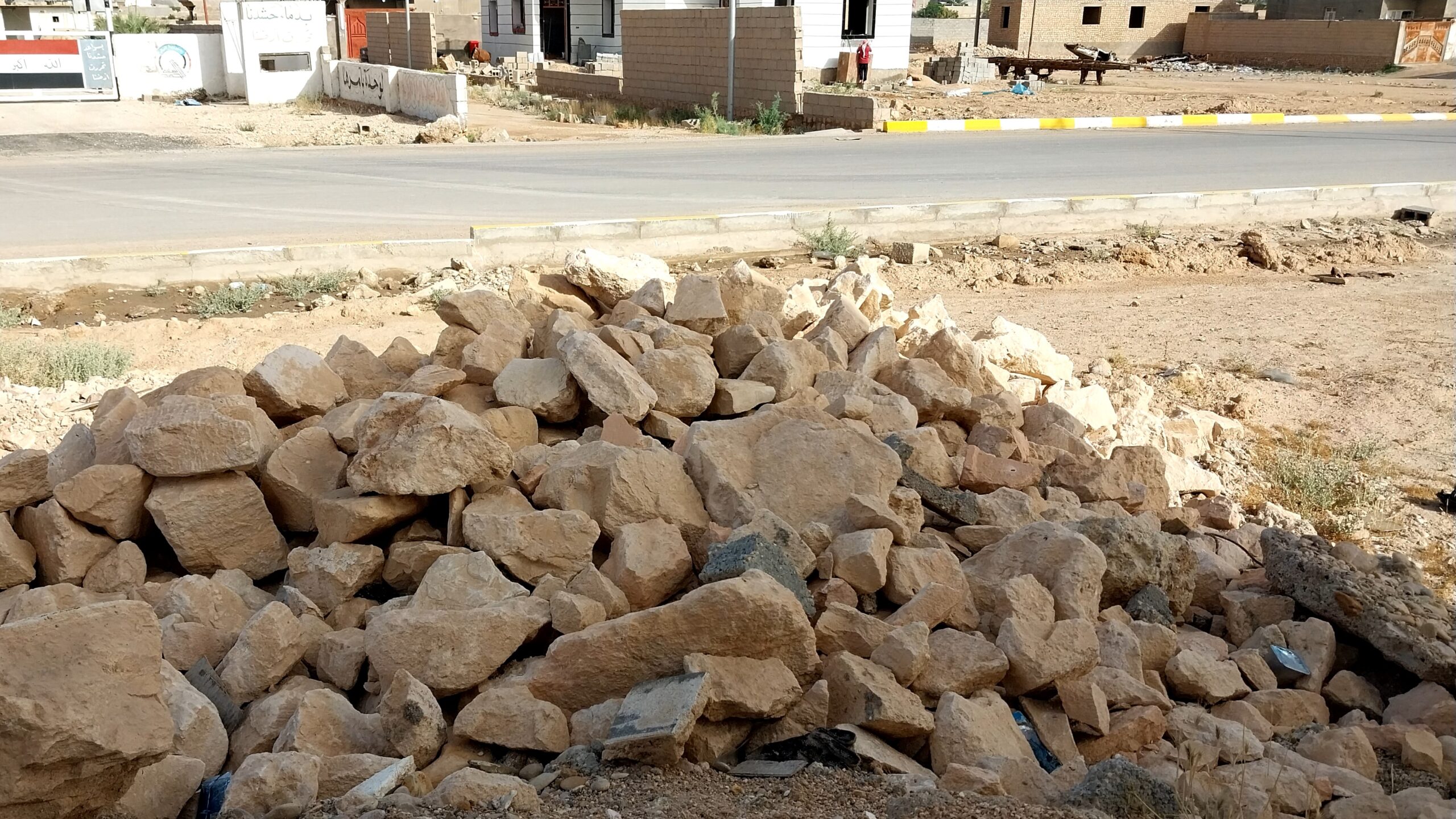 سكان القائم لا يبنون بالطابوق.. حجر المقالع جميل ويصمد في الصحراء