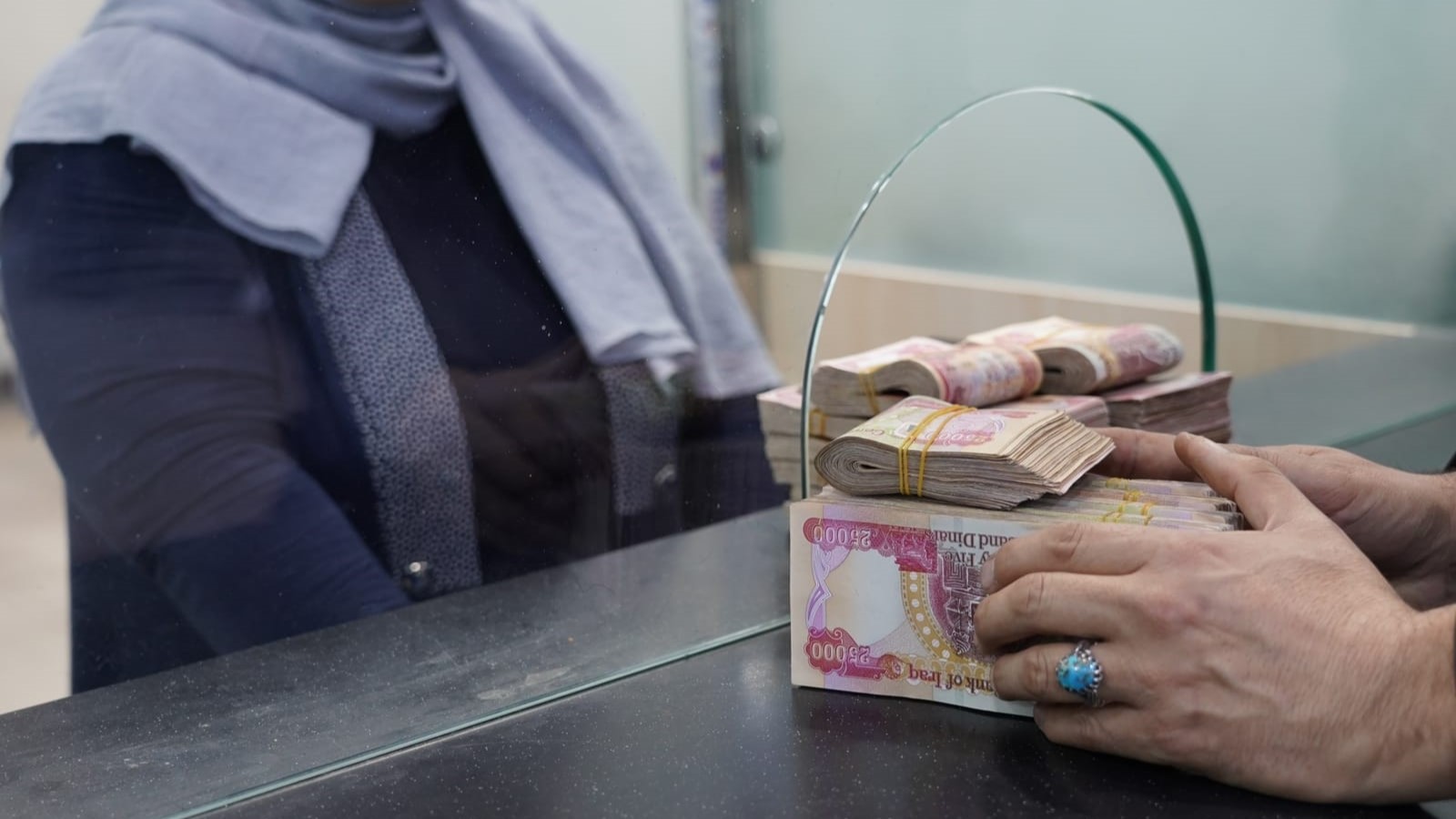 العمل: زيادة راتب المعين المتفرغ حق قانوني وليست “مقترحاً”