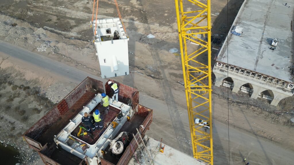 صور: جسر معلق يقودك من مطار البصرة مباشرةً إلى المدينة الرياضية.. الإنجاز 80%