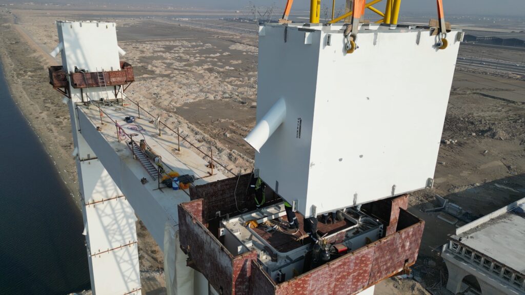 صور: جسر معلق يقودك من مطار البصرة مباشرةً إلى المدينة الرياضية.. الإنجاز 80%