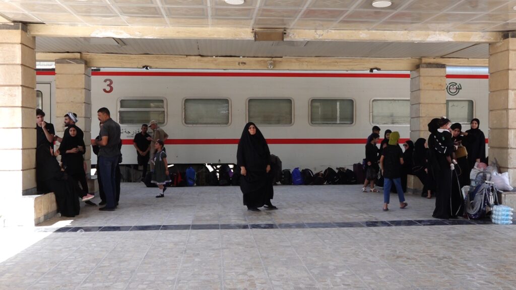 “جنوح” قطار البصرة لم يؤثر على إقبال العراقيين والأجانب.. أسعار المقاعد والغرف