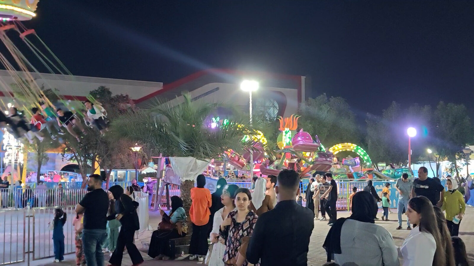 فيديو: مدينة ألعاب زيونة قبل قليل.. العوائل احتفلت بالعيد حتى ساعة متأخرة