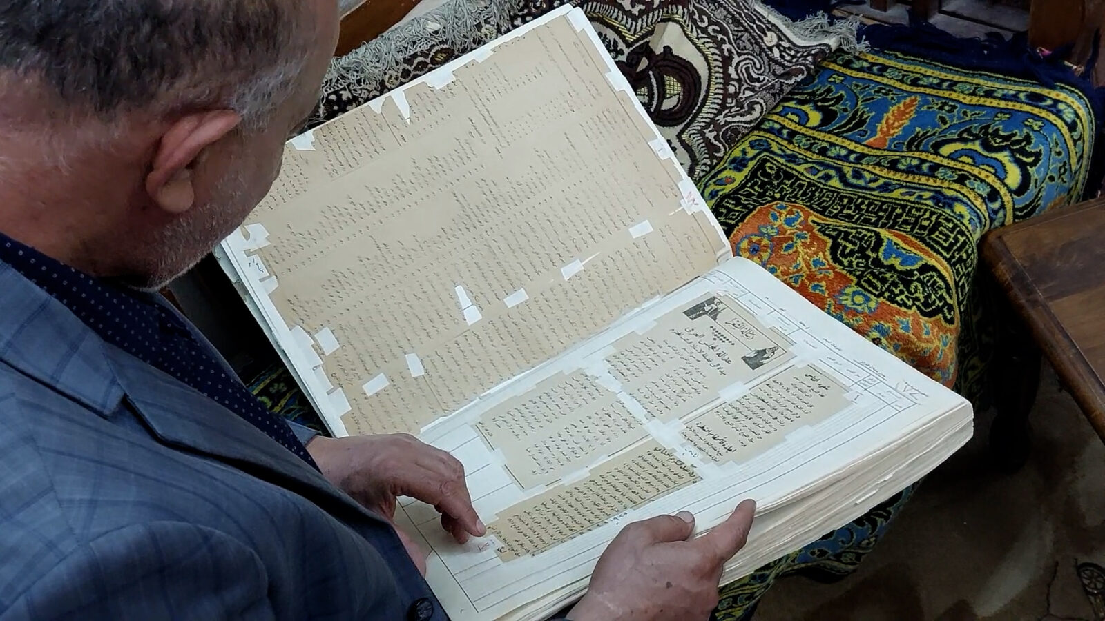 برقيات تسليح الجهاد ضد الإنكليز مع 3 آلاف كتاب ووثيقة في ديوان آل حيدر (فيديو)