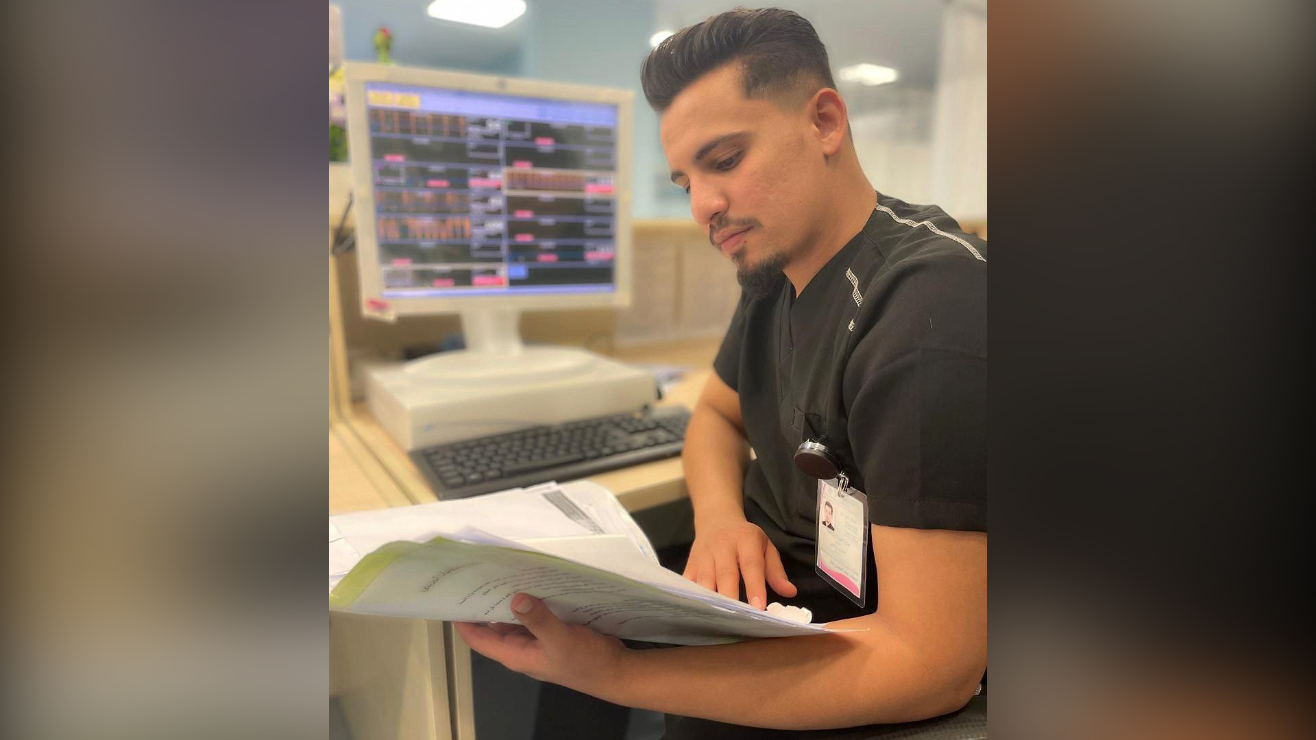 معظم النسخ نفدت.. ممرض كربلائي يصدر كتاباً مرجعياً لكوادر الصحة والطلبة