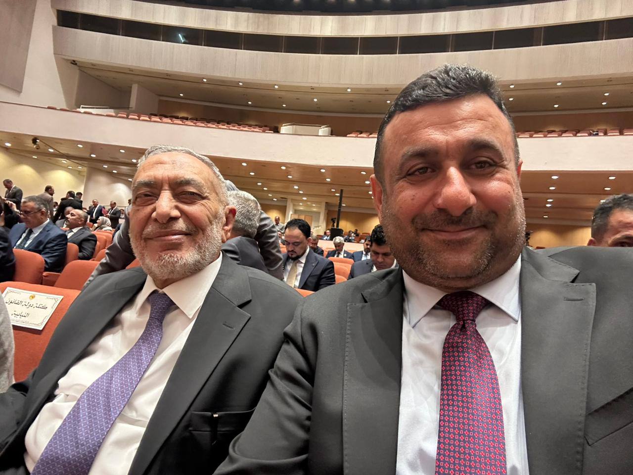 قيادي “تقدم” بعلامة النصر: ساعة واحدة تفصل المشهداني عن رئاسة البرلمان