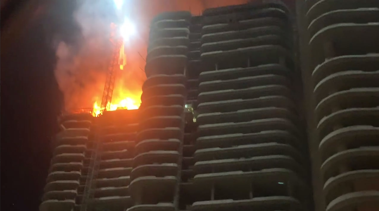 فيديو من أربيل: النيران تشتعل في برج سكني شهير قيد الإنشاء