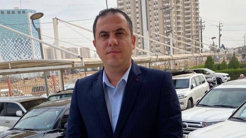 شاهد: سرب نوارس بأعداد غير معهودة يلجأ إلى العراق.. خبير بيئي يفسر
