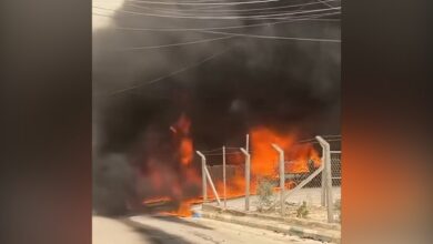 فيديو: النيران تلتهم سيارتين داخل كراج أهلي بمدينة الصدر في الناصرية
