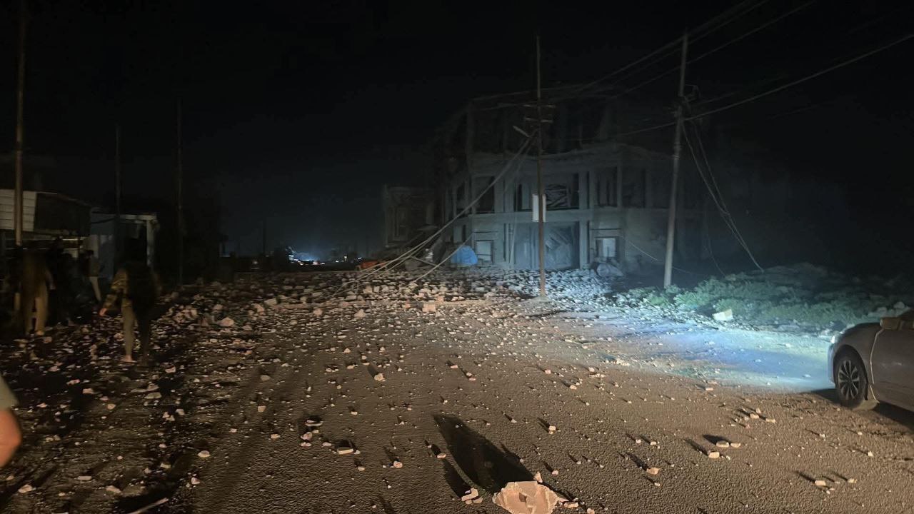 قصف عنيف يهز سهل نينوى.. استهداف مجمع ثقافي في خزنة تبة ببرطلة