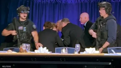 حرس الثورة وثق هلع أميركا ومهر غطت “المسرحية”.. لحظة تلقي إيران محاولة اغتيال ترامب