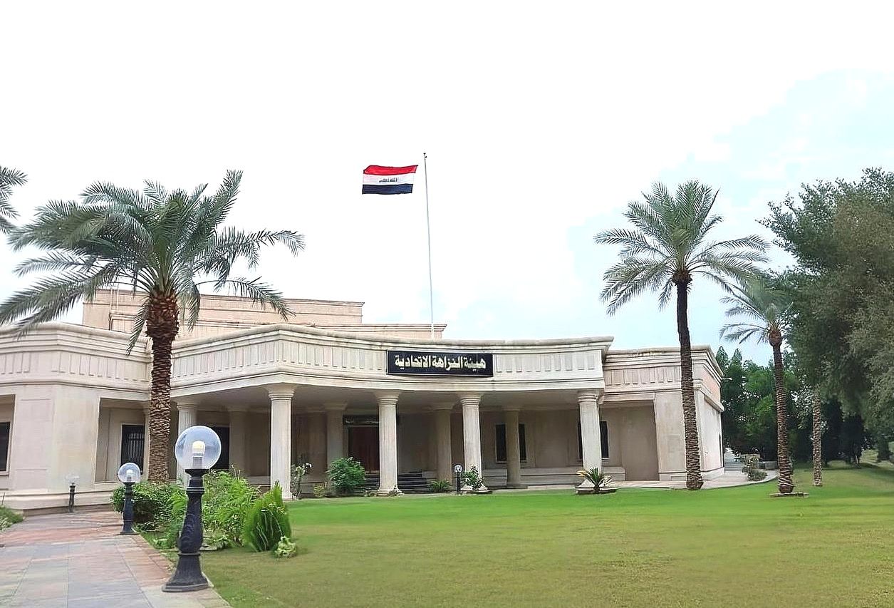“اختلاس رواتب متوفى”.. الإطاحة بـ 4 متهمين بينهم موظفات في النجف