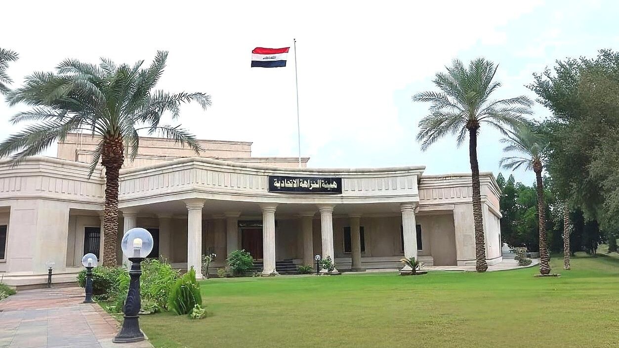 عقار حكومي يطيح بمديرين و4 موظفين.. النزاهة تنفذ أوامر قبض في الخضر