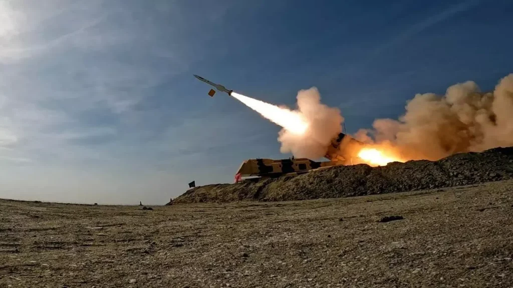 إيران تقصف منشآت في البحرين وتدمر رادارات بعمان.. والكويت تعترض أهدافاً