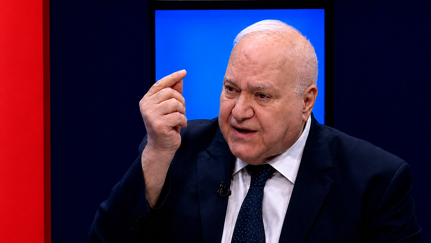 مستشار الزيدي: الحكومة تبذل الغالي والرخيص لتأمين الرواتب شهراً بشهر
