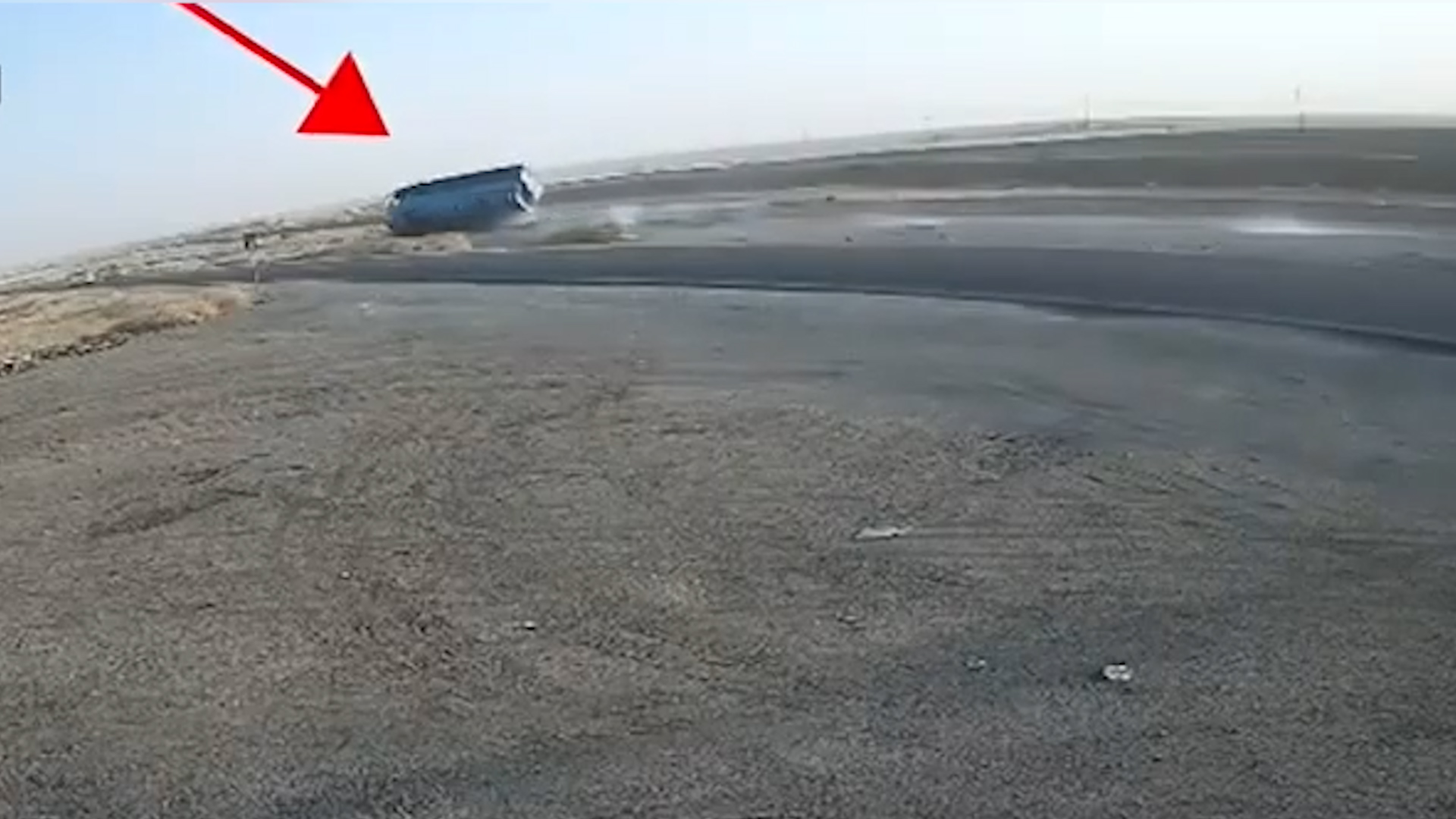 فيديو.. لحظة انقلاب حافلة السياح المنطلقة من الحلة باتجاه دهوك