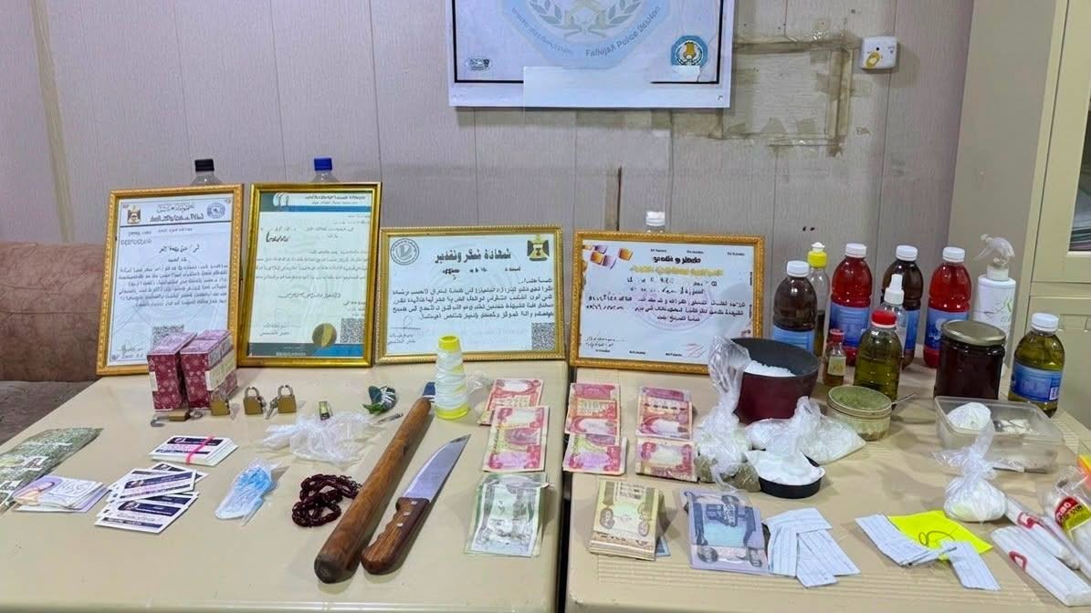 اعتقال “ساحرة الفلوجة” بالجرم المشهود.. بحوزتها أقفال وأعشاب وأموال