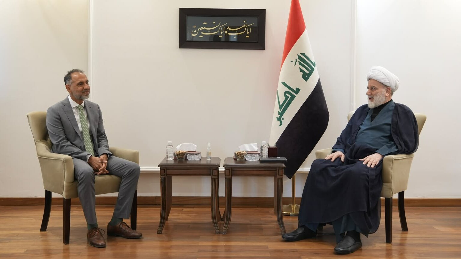 حمودي يبلغ بريطانيا: حصر السلاح قضية داخلية والإساءة للمقاومة مرفوضة