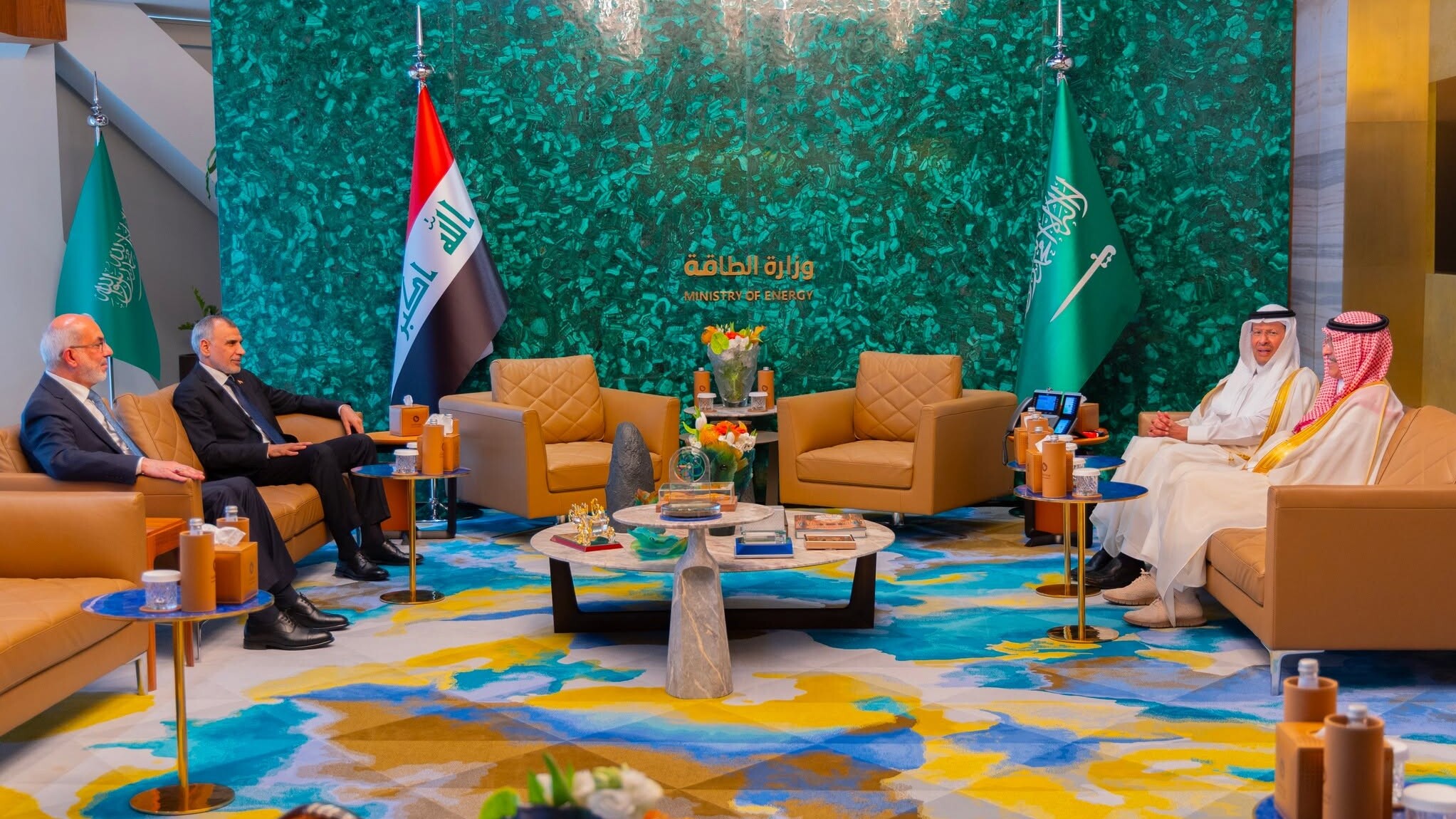 النفط: التنسيق على أعلى المستويات مع السعودية في الطاقة والكهرباء