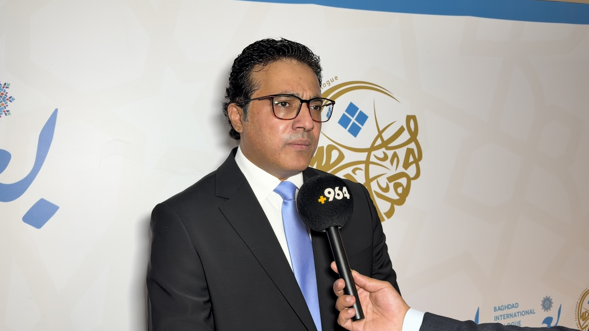 الحكومة: قطعنا شوطاً مهماً مع الفصائل.. والخلاف الحالي محصور بالآليات فقط