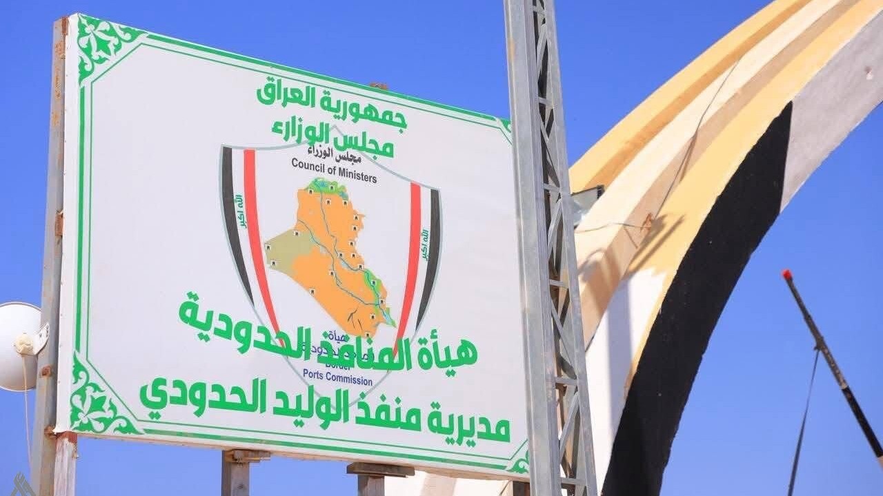 “تلاعب بالقيمة الدولارية للبضاعة”.. ضبط ناقلات دجاج مقطع في منفذ الوليد