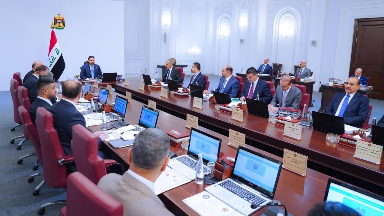 الحكومة تقرر نقل ملف توزيع الكهرباء إلى المحافظات وتعديل نموذج الخصخصة
