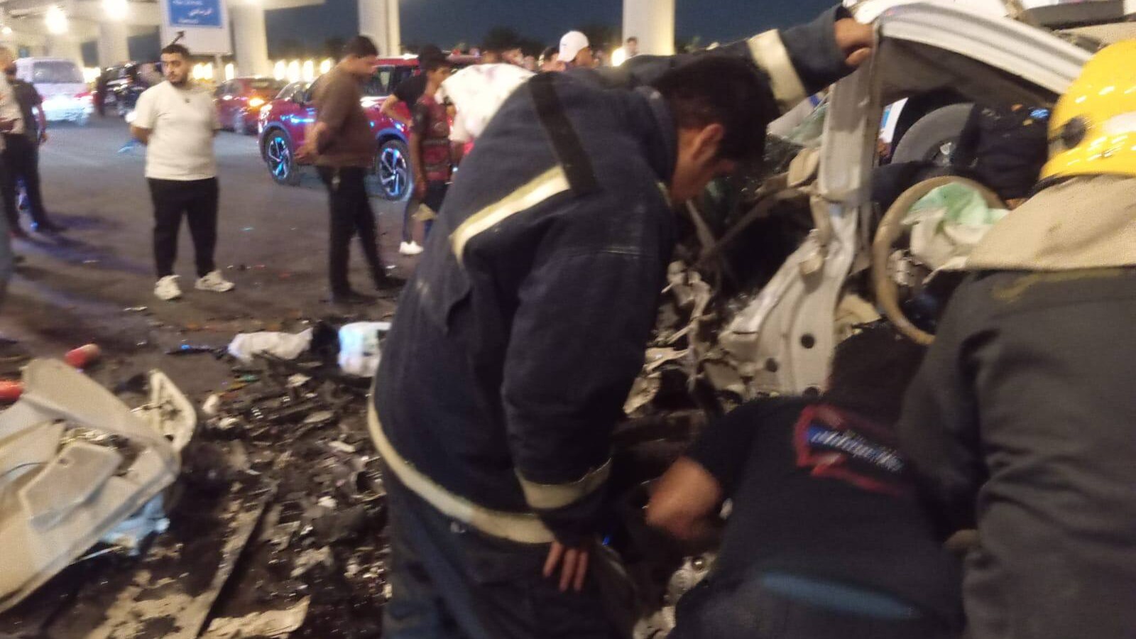 انتشال جثة امرأة وإنقاذ 4 جرحى بعد اصطدام 5 سيارات على طريق مطار المثنى