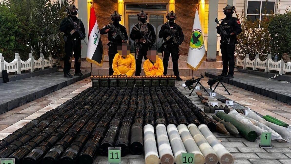 صور: مكافحة الإرهاب يطيح بتاجري أسلحة ويضبط كدساً ضخماً ومتنوعاً من الأعتدة