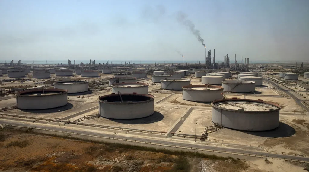 أميركا تفاجئ سوق النفط بـ 7 ملايين برميل.. والسعودية تحاول إصلاح خط “شرق – غرب”