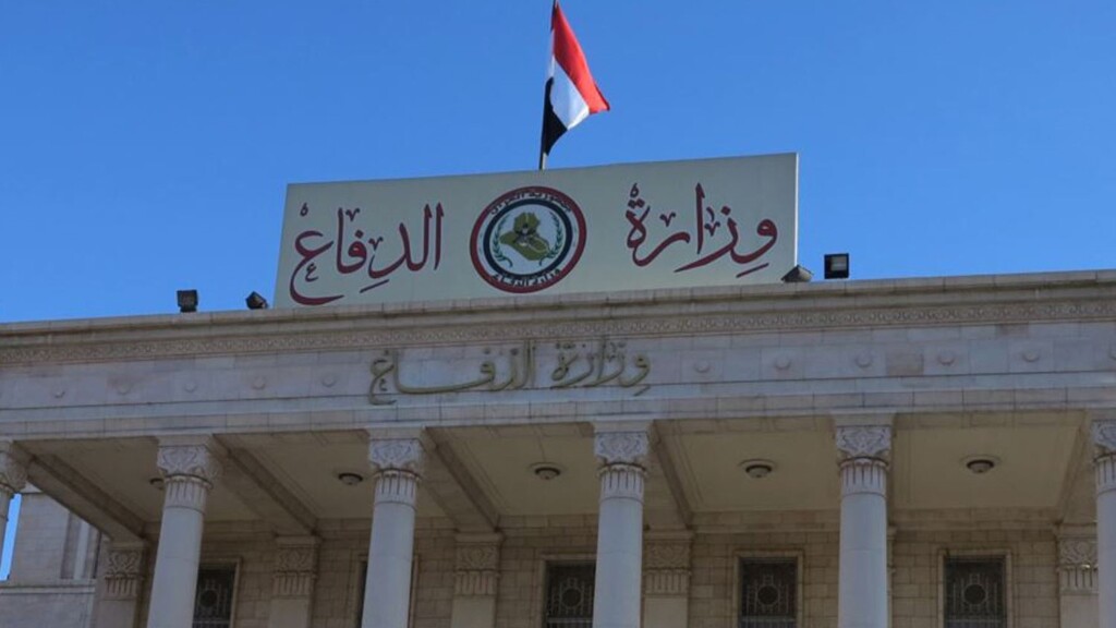 الدفاع تتوعد بملاحقة مطلقي الصواريخ والمسيرات: قواعدنا تتعرض لهجمات