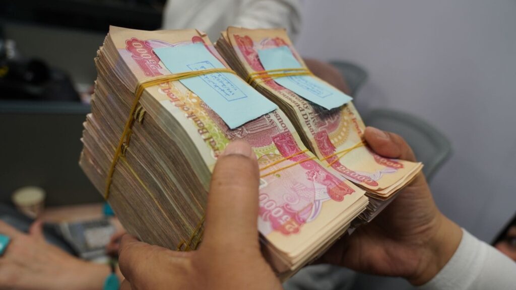 راقبوا هواتفكم.. الرافدين يباشر بتوزيع رواتب المتقاعدين لشهر شباط