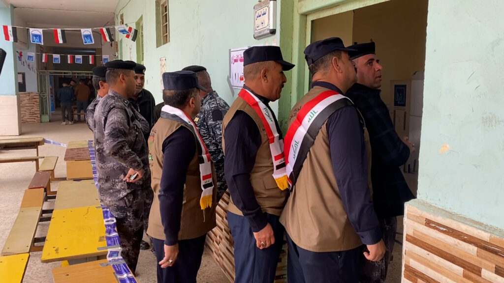 الموصل "تغرق" بأرتال المرشحين والهدايا وصلت "للماطورات"