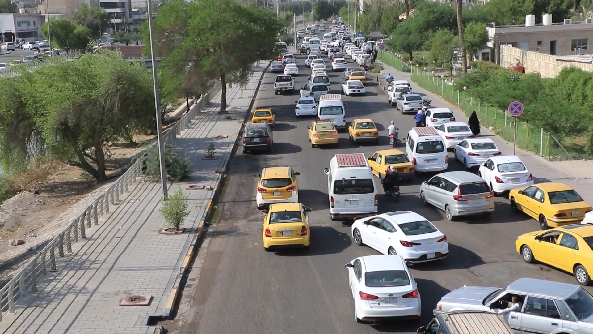 تنويه إلى سائقي بغداد: المرور تغير مسار طريق الجامعة والجسر المعلق
