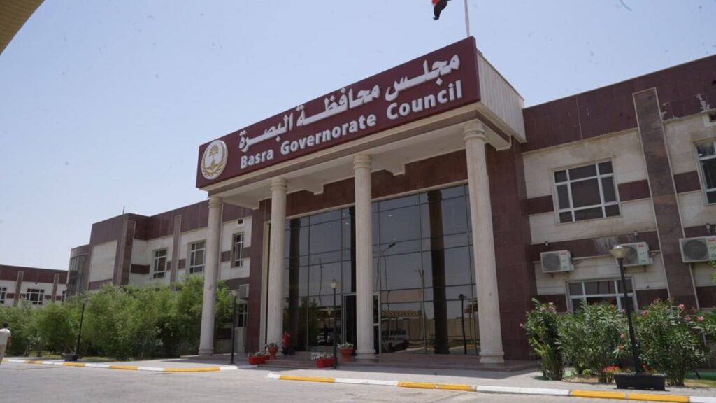 إنشاء بناية لمجلس البصرة وتأهيل البنى التحتية لدور النفط وطريق حولي لنينوى