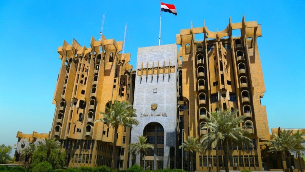 الصناعة تنفي صحة العقود المتداولة عبر مواقع التواصل وتحذر المواطنين