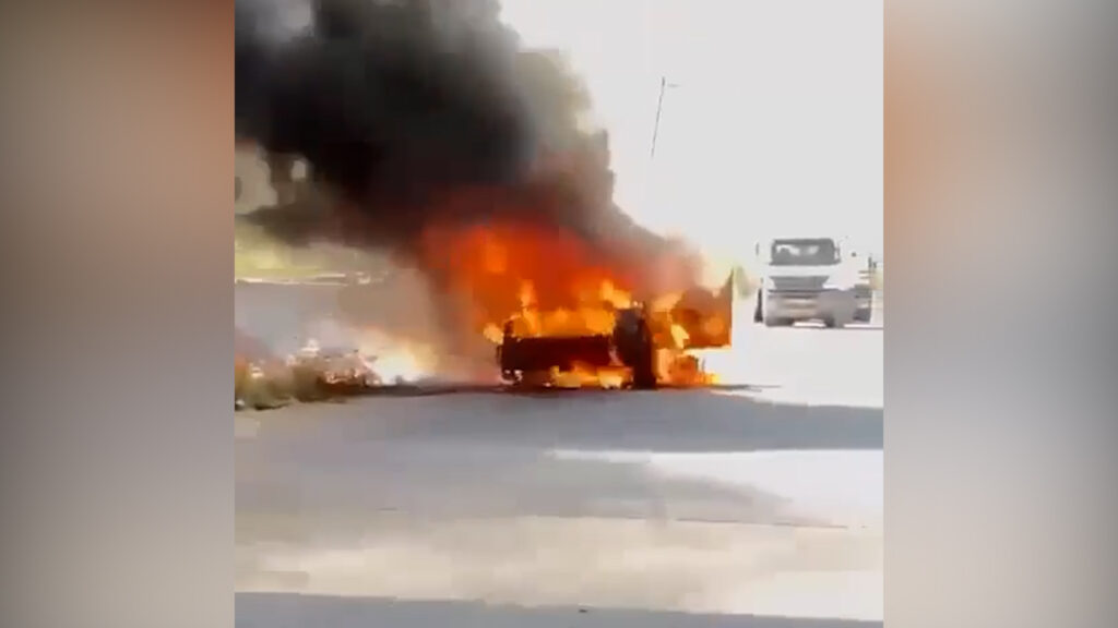 شاهد: احتراق سيارة مدير الشؤون الجنائية في قيادة شرطة صلاح الدين