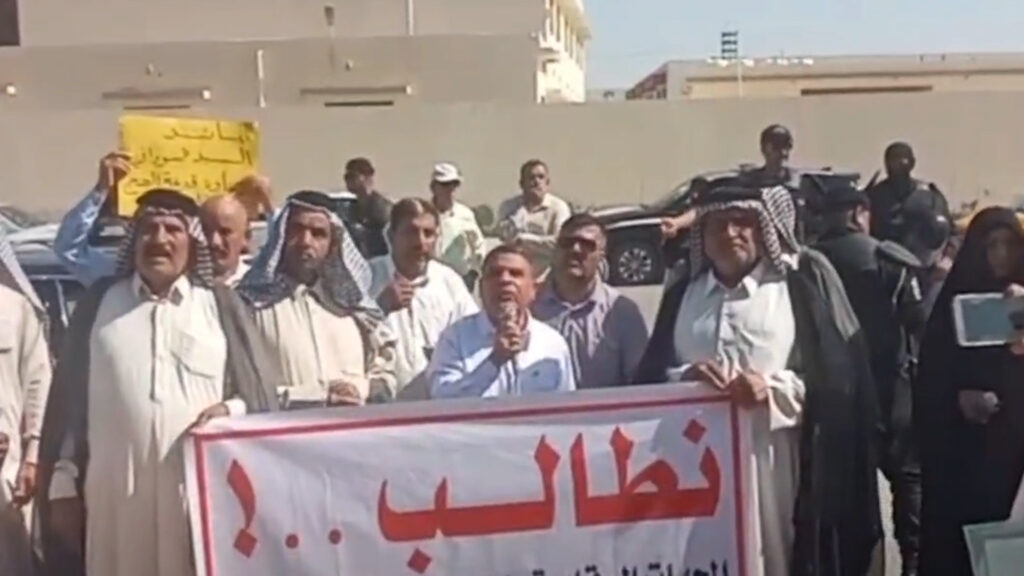 شاهد كبار السن في الديوانية غاضبون: "أبو الهيئة انزل نتفاهم وياك"