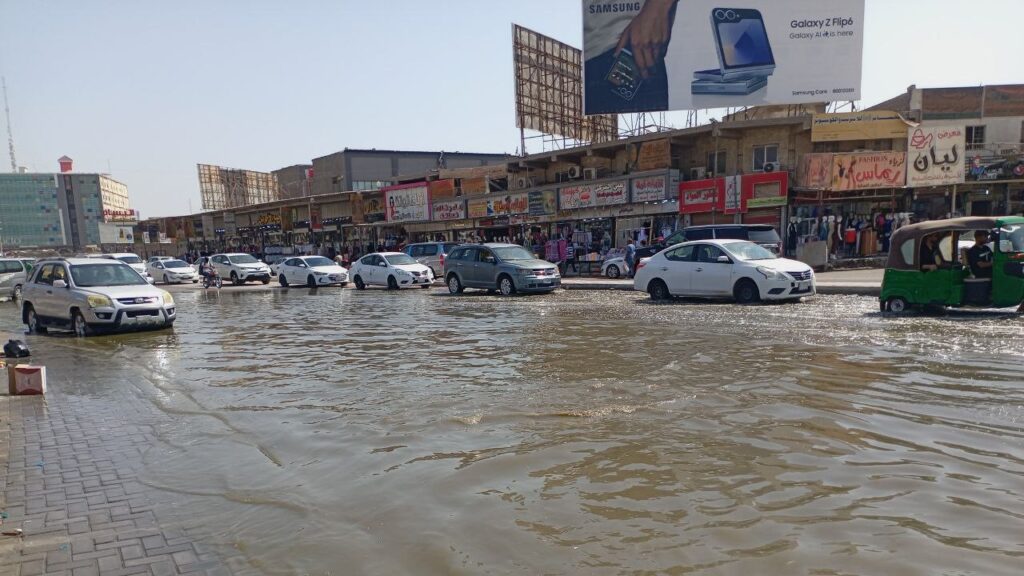 صور: قلب البصرة التجاري غرق بالمجاري وانقطعت الأرزاق