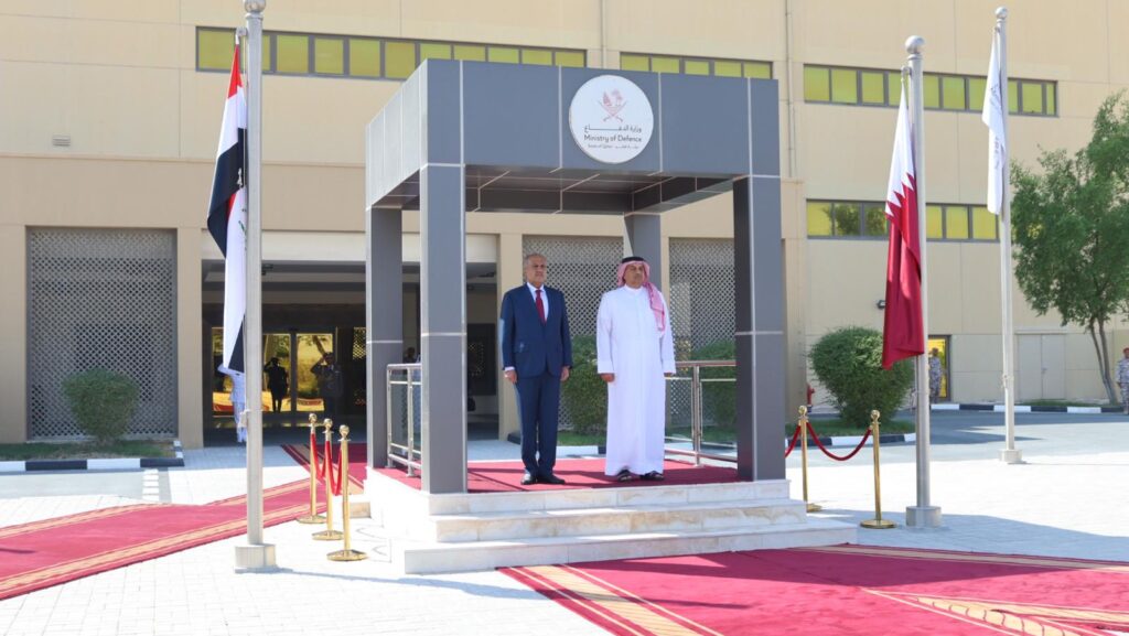 تدريبات مشتركة بين الجيش العراقي والقطري.. وزير الدفاع يبحث الآلية في الدوحة