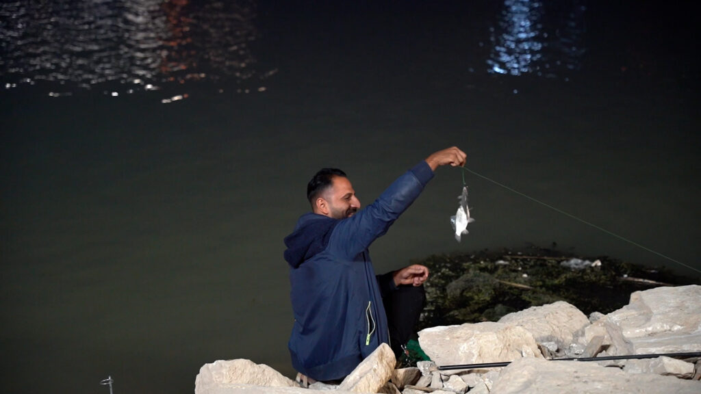 فيديو: الصمت واجب عند كورنيش الكوت فصيادو السدة يترقبون "الگطاطين"