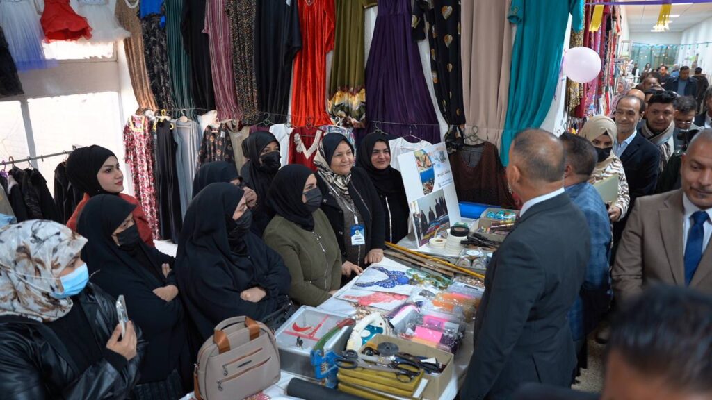 "خياطة صيانة ميكانيك".. معرض لنتاجات أصحاب المشاريع الصغيرة في واسط (صور)