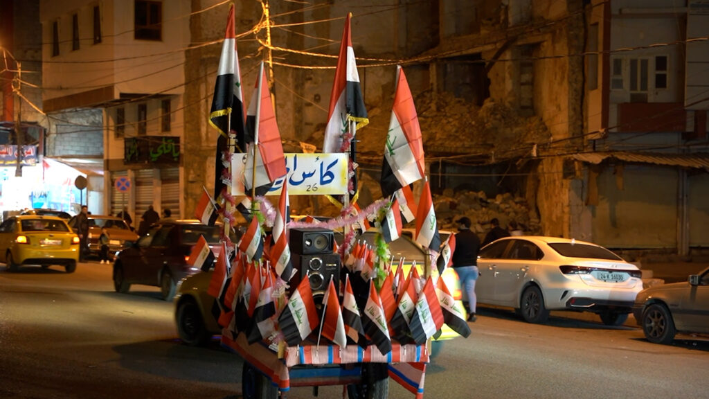 بيع علم العراق "حلال".. خليجي 26 يلهب الموصل وهيا إلى الكويت (فيديو) - عاجل