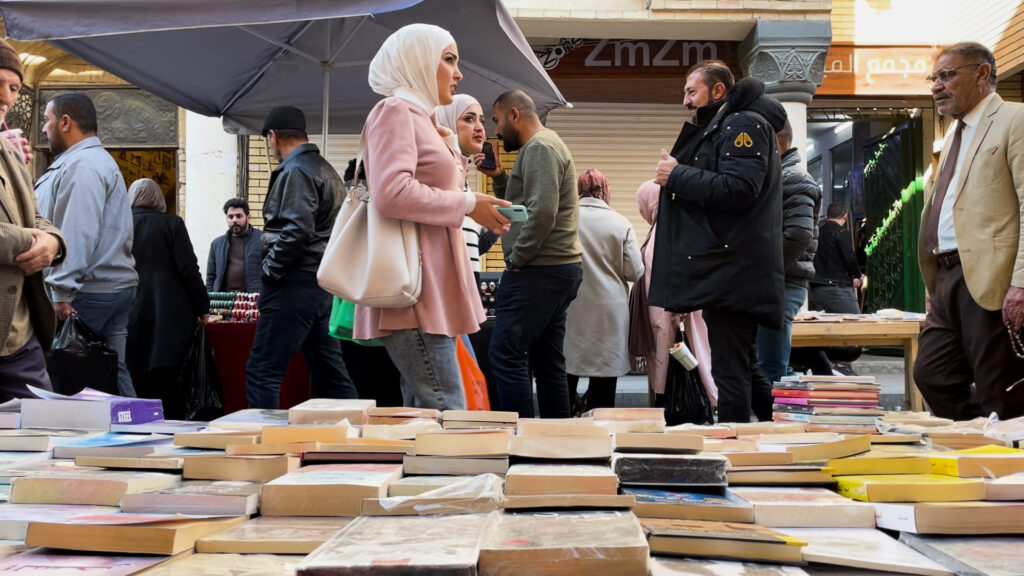 فيديو: قاسم والنساء والجواسيس شغلوا قراء المتنبي هذا الأسبوع - عاجل