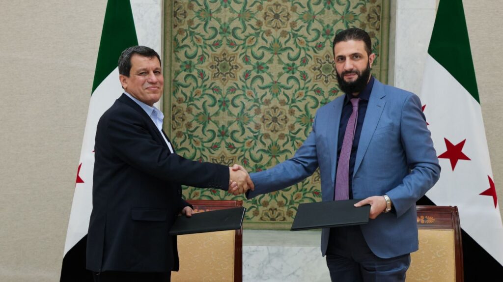 الشرع يوقع مع مظلوم عبدي اتفاقاً على دمج "قسد" ضمن المؤسسة العسكرية