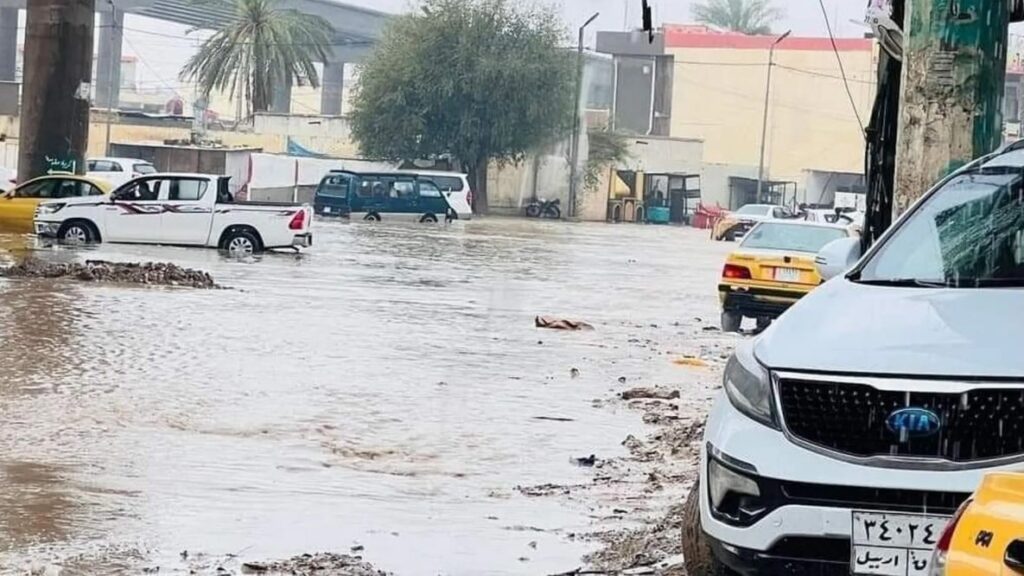 الرصافة الثانية تعطل دوام المدارس وتلزم الكوادر بالحضور لمتابعة السطوح والمرازيب
