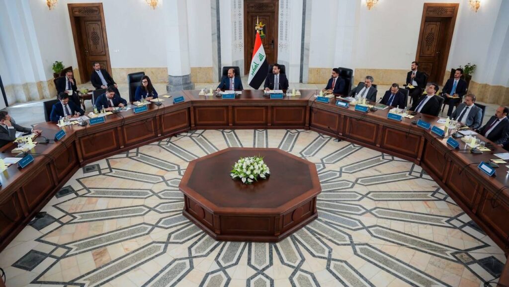 وفد من السفارة الأميركية يزور الأنبار ويبحث مع حكومتها التعاون الاقتصادي