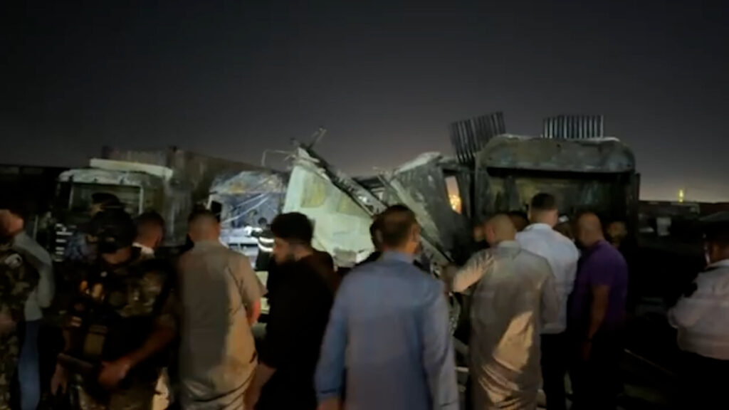 فيديو: النيران التهمت 7 سيارات وصهريجا.. الدفاع المدني سيطر على حريق الموصل