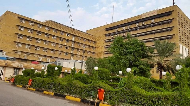 برلماني يوجه 6 أسئلة لوزير الصحة بعد إجراءات هدم المستشفى التعليمي في البصرة