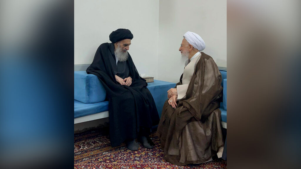 صورة: المرجع السيستاني في أحدث ظهور برفقة أحد المراجع